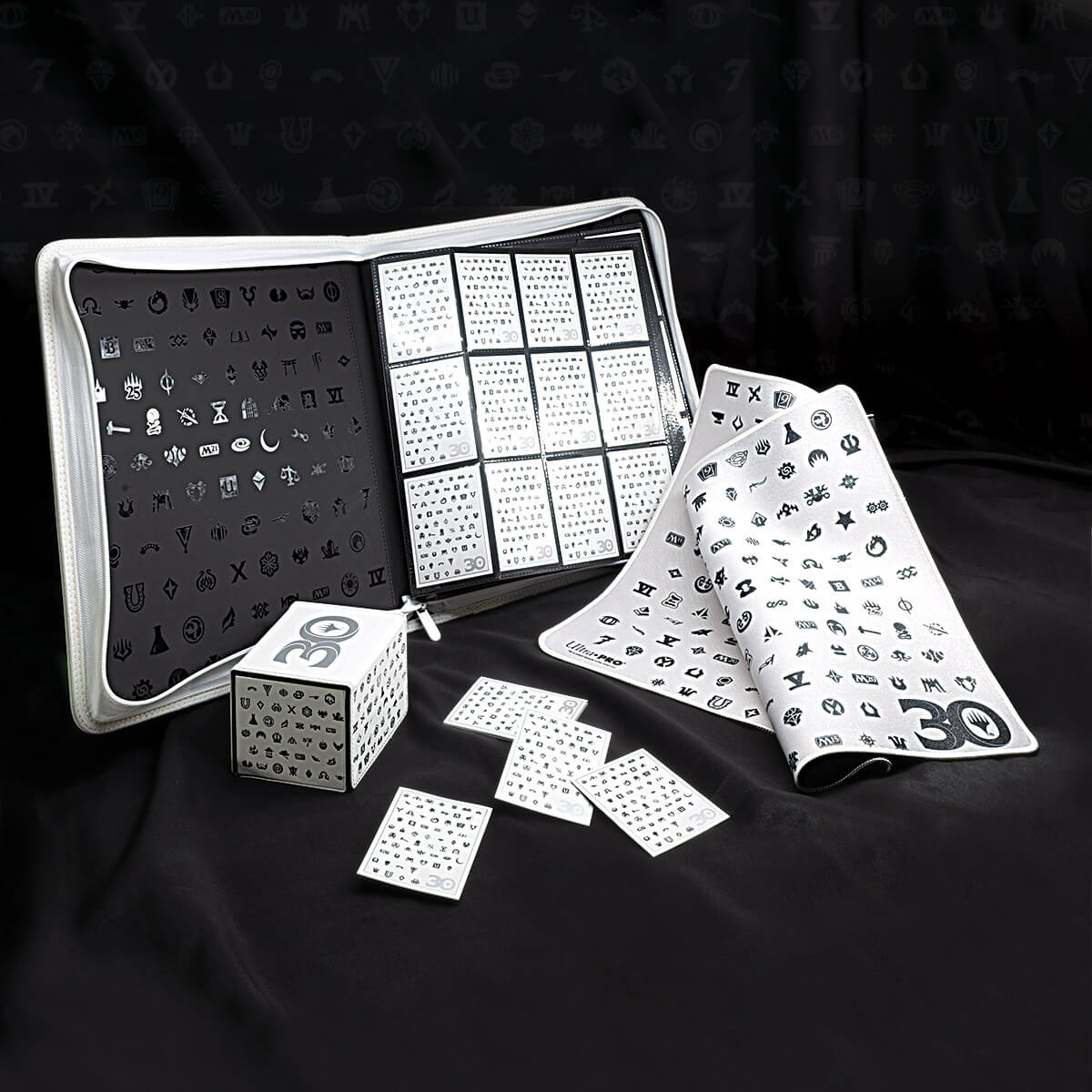 30th Anniversary 12-Pocket PRO-BINDERĀ® for Magic: The Gathering - Image 4