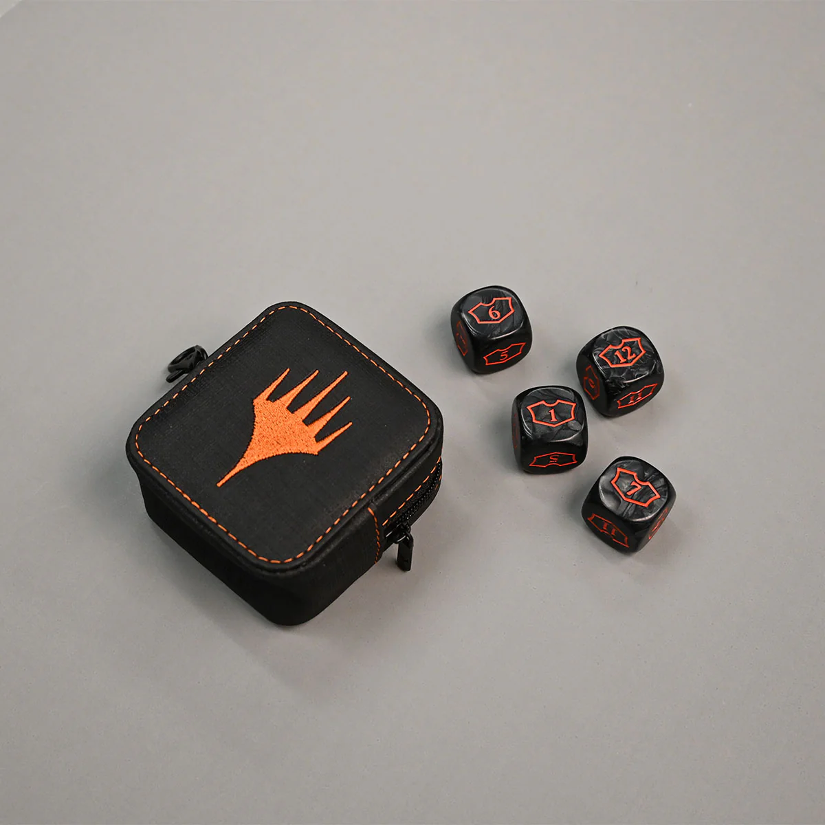 Mythic Edition Loyalty Dice (4ct) and Case for Magic: The Gathering - Image 6